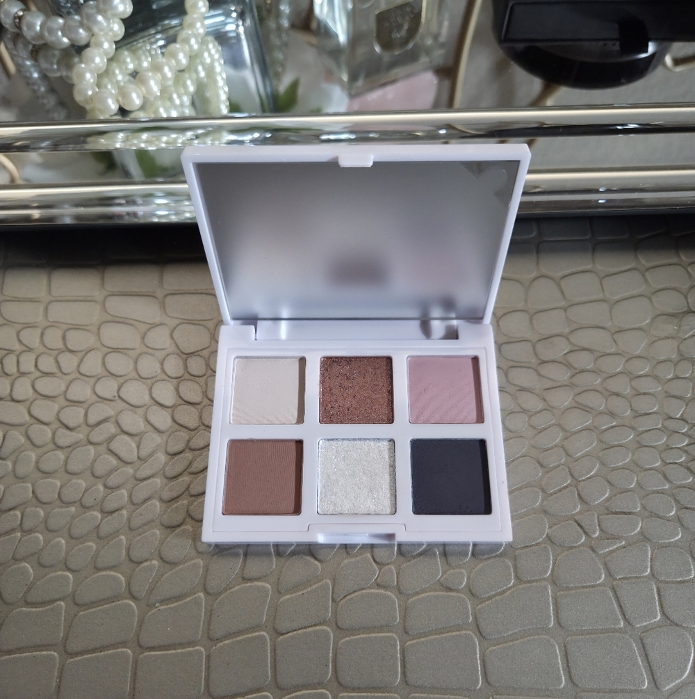 Lithe ASTRAL Eyeshadow Palette Travel Friendly